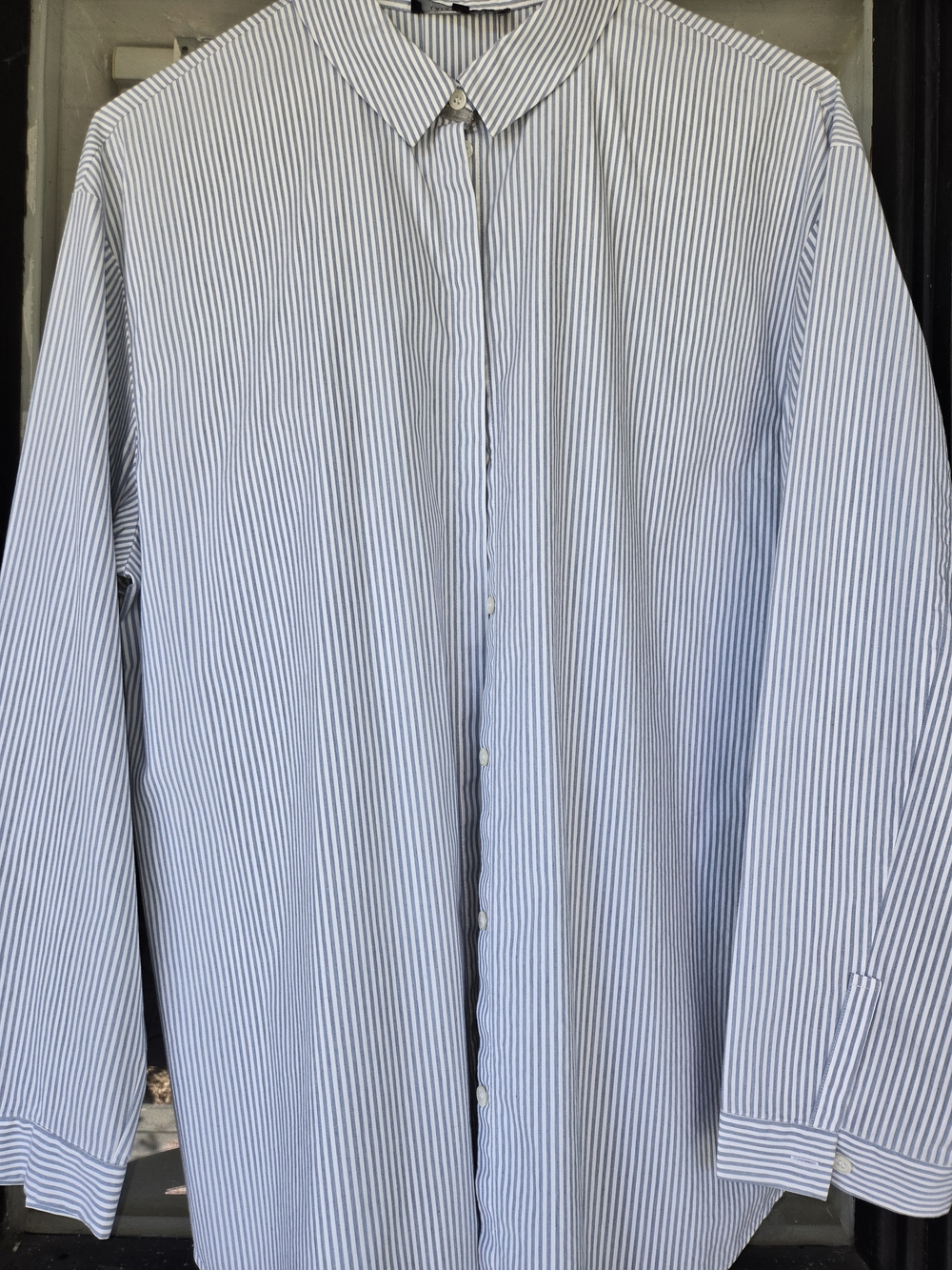 Lafayette 148 Women's Blue and White Striped Button-Up Shirt